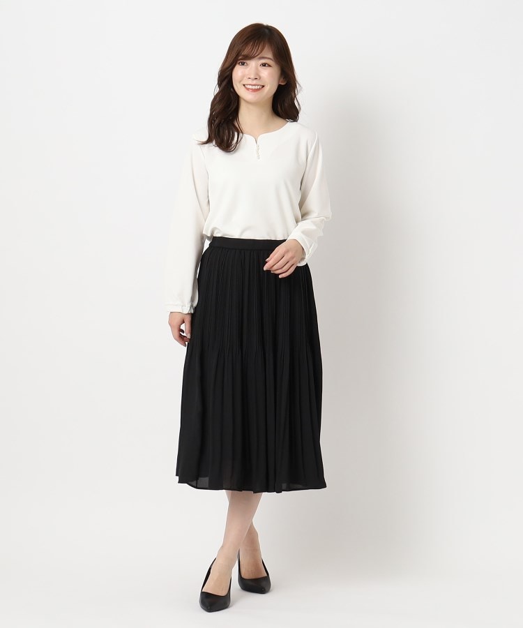 ヨリモ(YORIMO)のパール調付きカットジョーゼットブラウス13