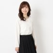 ヨリモ(YORIMO)のパール調付きカットジョーゼットブラウス12