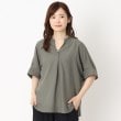 ヨリモ(YORIMO)の【洗える】スキッパードルマンシャツ カーキ(029)