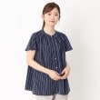 ヨリモ(YORIMO)の【通勤にもおすすめ】ストライプバンドカラーブラウス ネイビー(094)