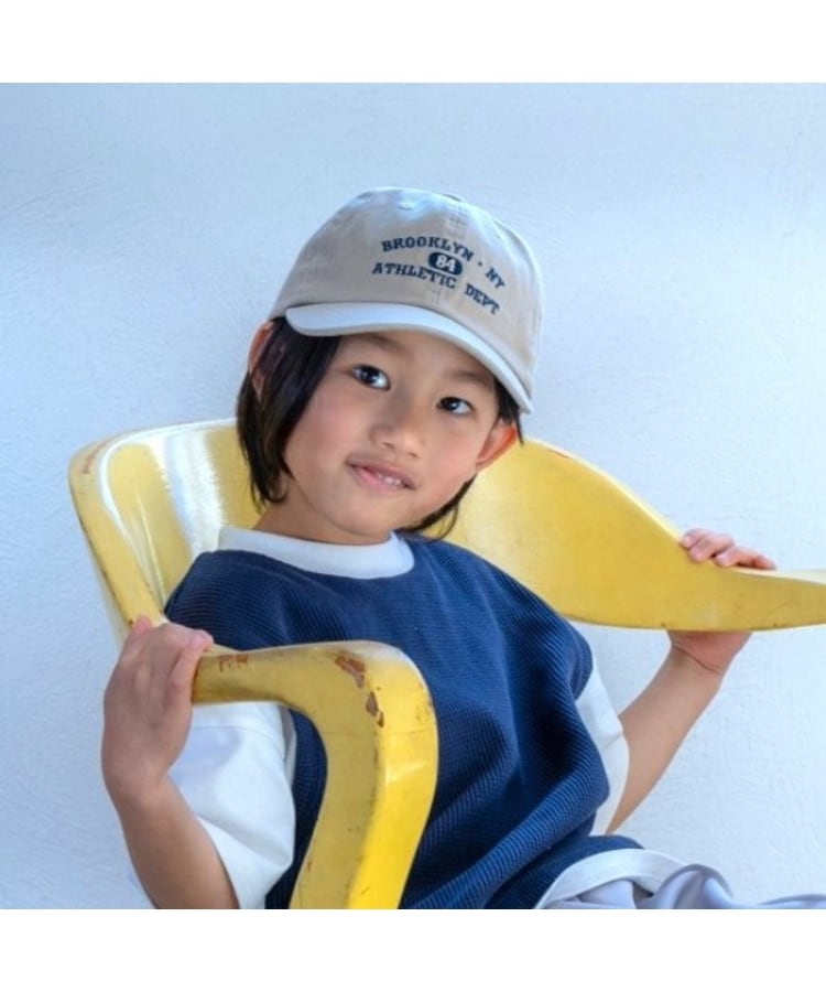 アンドディープティマイン(and D.petit main)のカレッジロゴ刺繍CAP ベージュ(052)