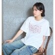 ラブトキシック・エル ティー エックス シー(Lovetoxic LTXC)の3段ロゴ刺しゅうTシャツ オフホワイト(003)