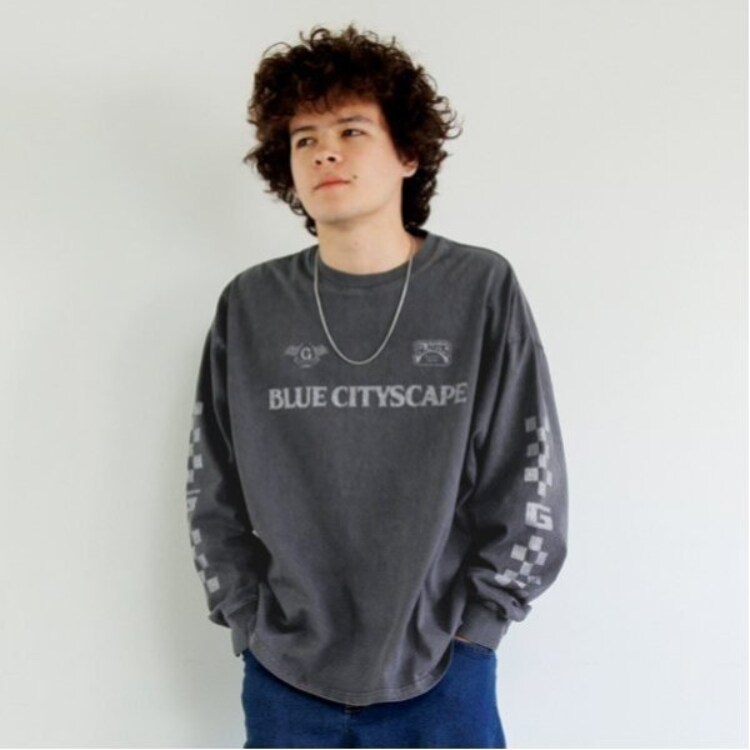 グラソス(GLAZOS)のピグメント・袖ロゴプリント長袖Tシャツ Ｔシャツ