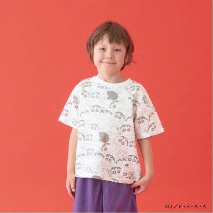 ビールーム(b.ROOM)の【クレヨンしんちゃん】【カイテキ天竺】総柄プリントTシャツ Ｔシャツ
