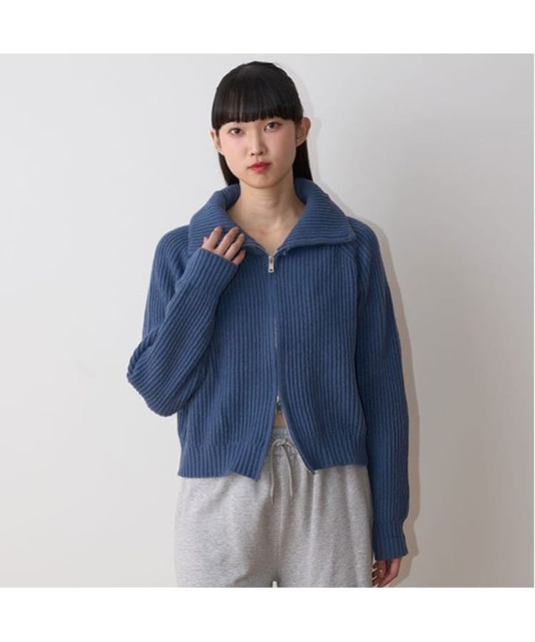 ミジェ(Mi-je)のスタンドZIPニット ブルー(091)