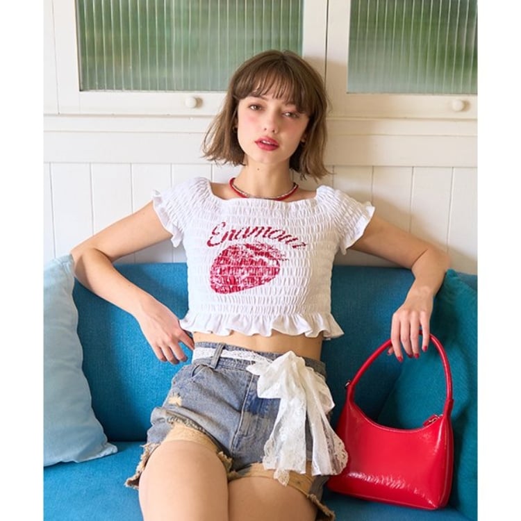 ミジェ(Mi-je)のストロベリーシャーリングトップス【韓国ファッション】 Ｔシャツ