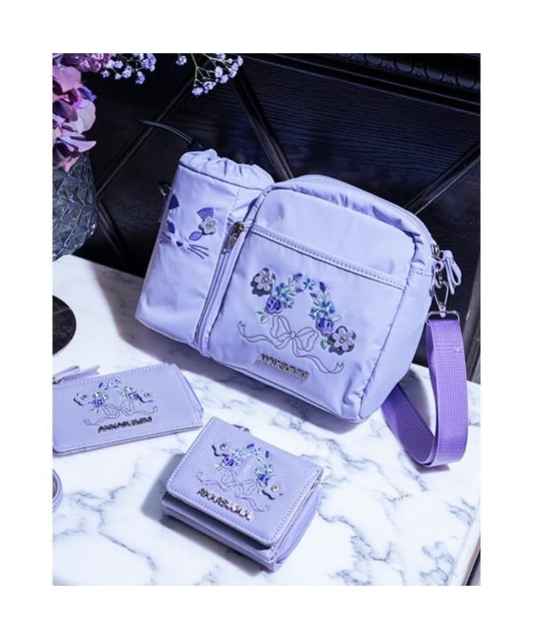 レビュー高評価の商品 お花リース刺しゅうペットボトル3WAYバッグ（リュック） | ANNA トップス