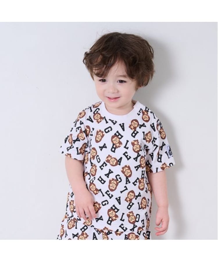 エクストララージ キッズ(XLARGE KIDS)の総柄ファニーゴリラ半袖Tシャツ ホワイト(001)