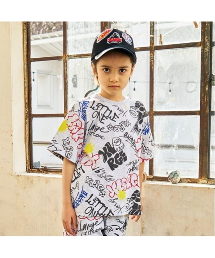 エクストララージ キッズ(XLARGE KIDS)のグラフィティ総柄半袖Tシャツ グレー(112)