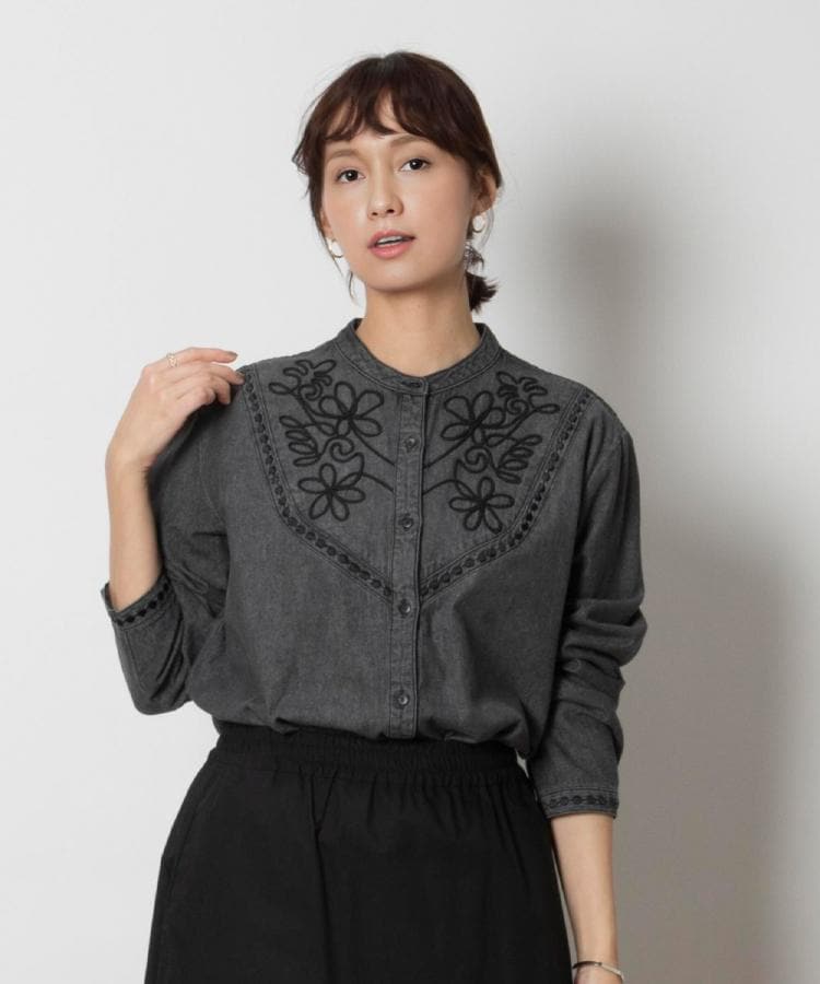 ライトオン(Right-on)のSOMETHING(サムシング)【WEB限定】刺繍デニムシャツ ブラック(0099)