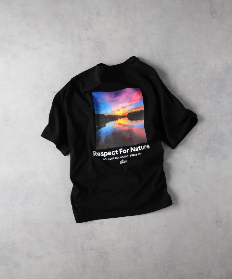 ライトオン(Right-on)のCAMP7(キャンプ7)バックフォトプリントＴシャツ ブラック(0099)