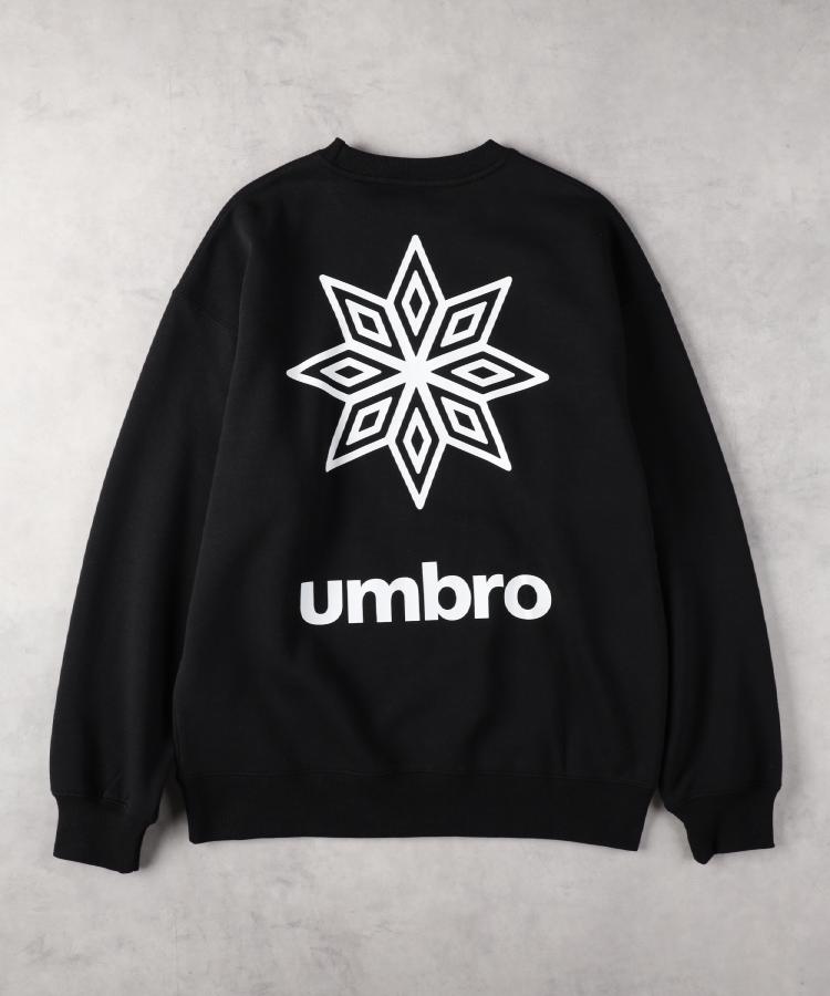 ライトオン(Right-on)のUMBRO(アンブロ)バックプリントクルースウェット ブラック(0099)
