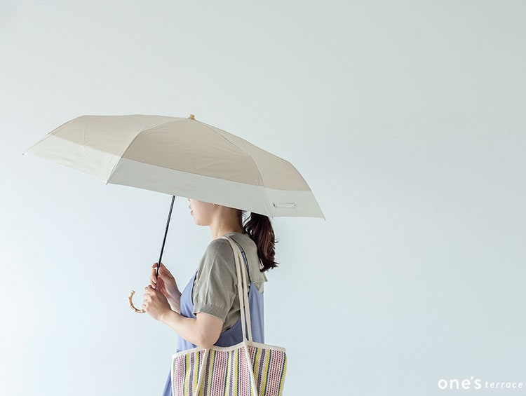 【＃ワンズテラス服飾研究所】 晴れの日も、雨の日も。日傘を主役にたのしむ夏の装い | one'sterrace（ワンズテラス）