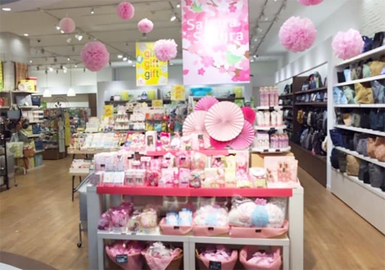イオンモール成田店 2 27 水 リニューアルオープン ワールド オンラインストア World Online Store