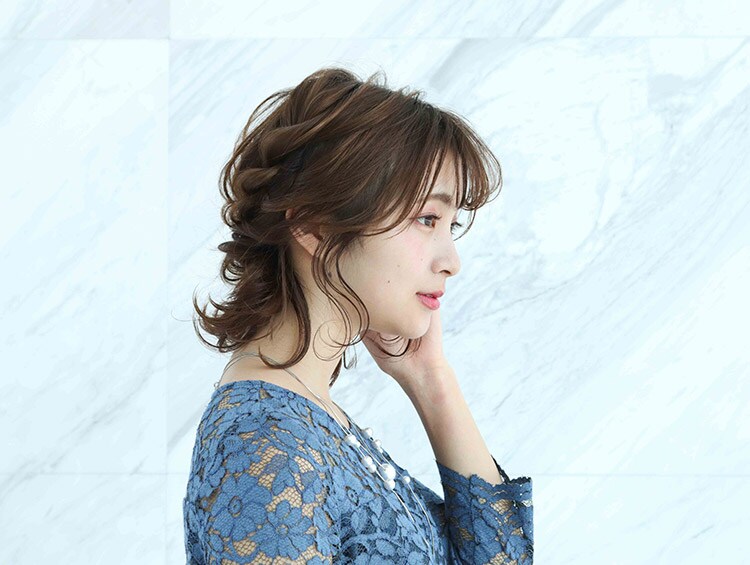 ミディアムヘアにおすすめ。パーティーシーズンに活躍する簡単ヘアアレンジ
