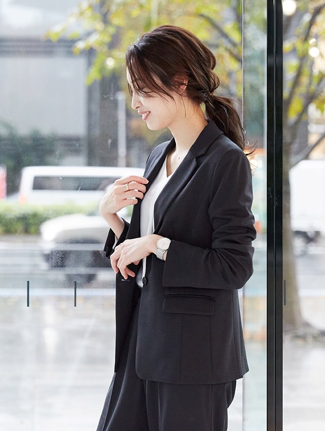 きちんと感 と こなれ感 が絶妙 セレモニースーツに似合うヘアアレンジ Beauty Column ワールド オンラインストア World Online Store きちんと感 と こなれ感 が絶妙 セレモニースーツに似合うヘアアレンジ Beauty Column ワールド オンラインストア World Online Store