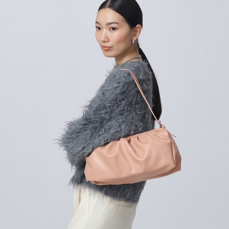 ギャレスト(GALLEST)のタックハンドバッグ